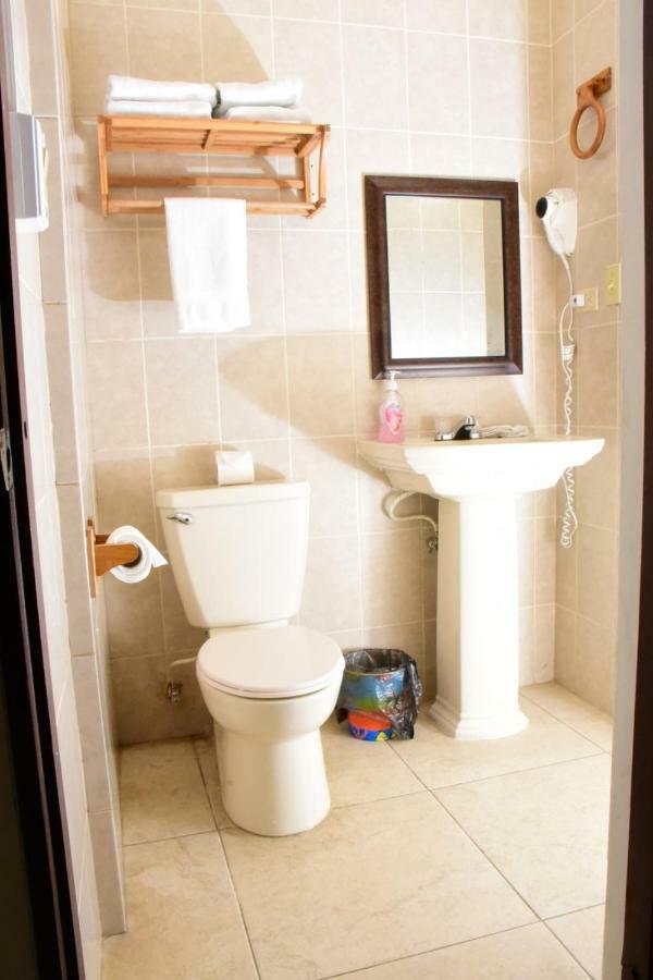 Bella Sombra Guest House Downtown Белиз-Сити Экстерьер фото